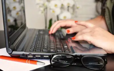 5 People and Places to Notify When You Move