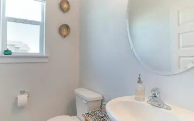 6 Ideas to Improve a Small Bathroom